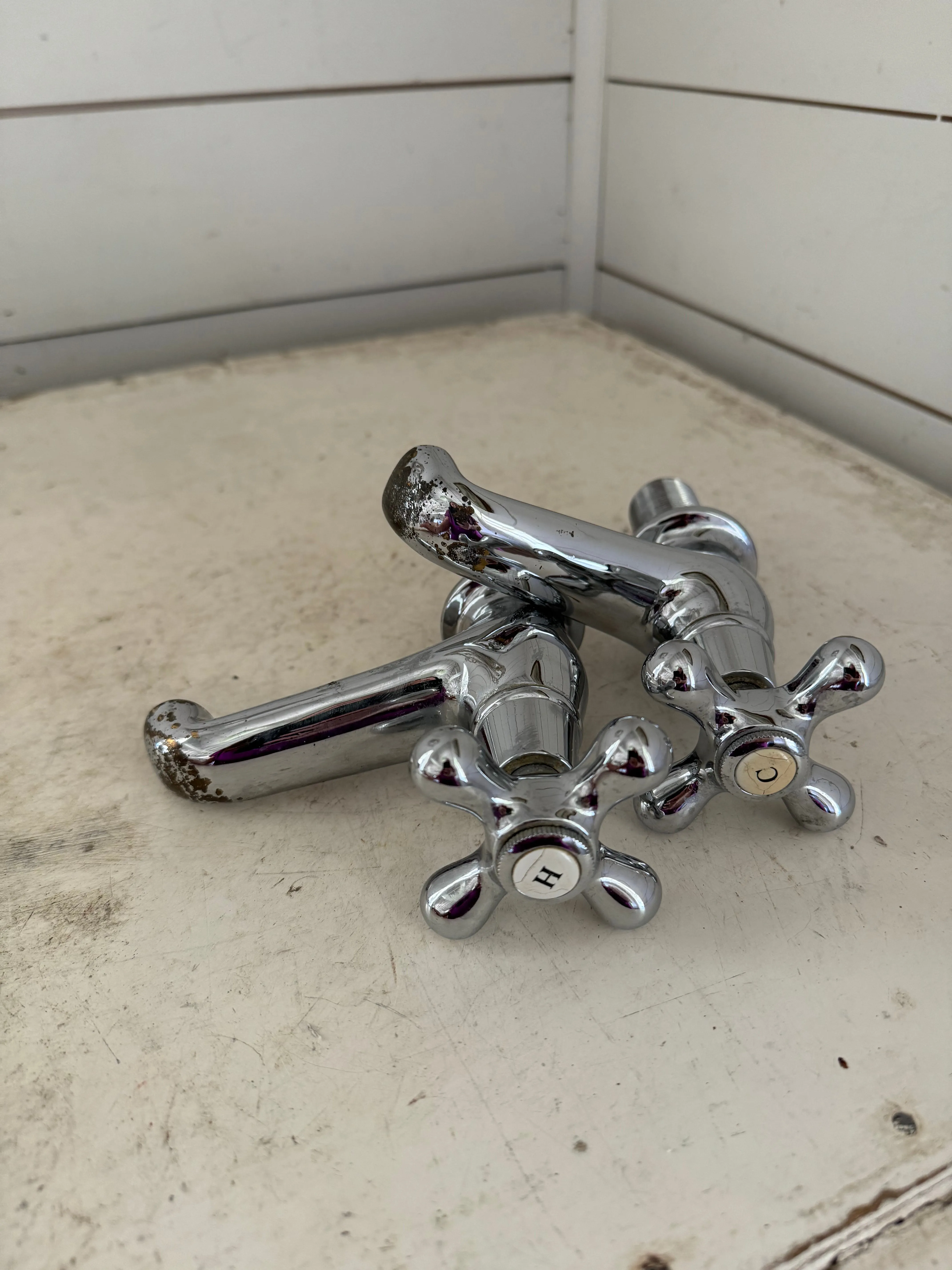English Set of Taps