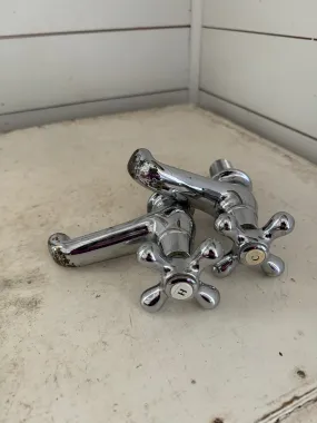 English Set of Taps