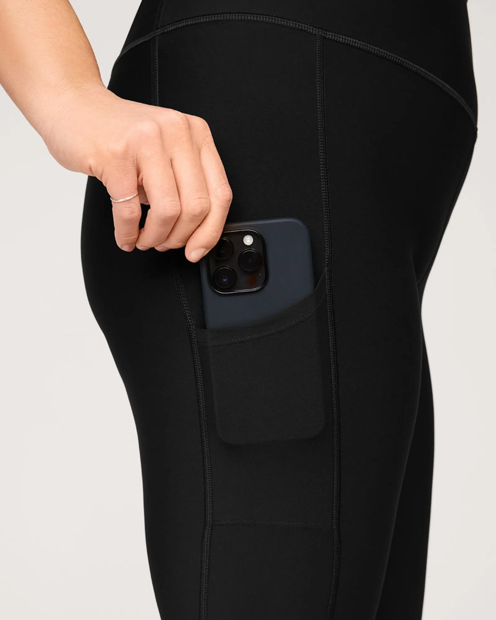 Kinetic Performance Pocket Legging | black