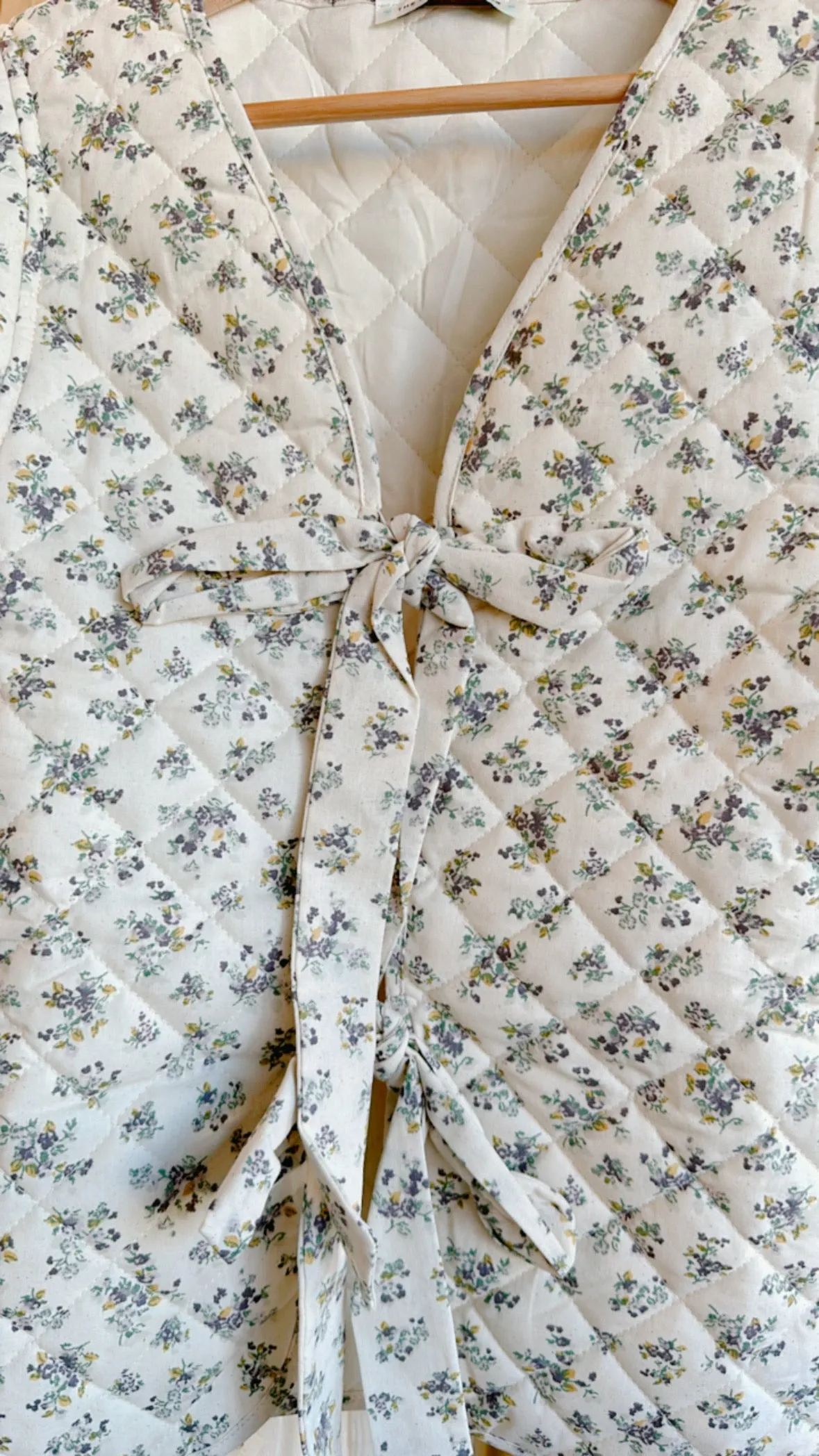 Quilted Floral Ribbon Bow Tie Vest- Ivory