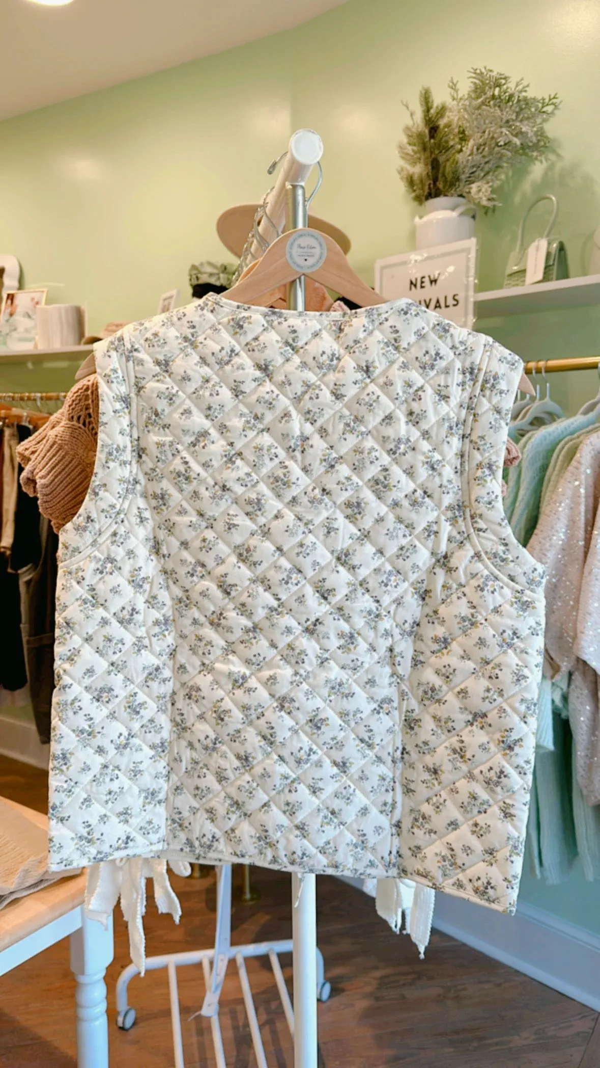 Quilted Floral Ribbon Bow Tie Vest- Ivory