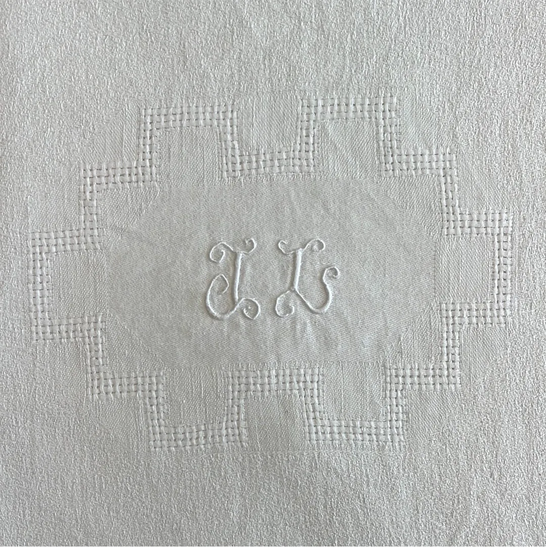 Set of 6 lovely vintage French linen serviette with embroidered Initial - 2 sets available